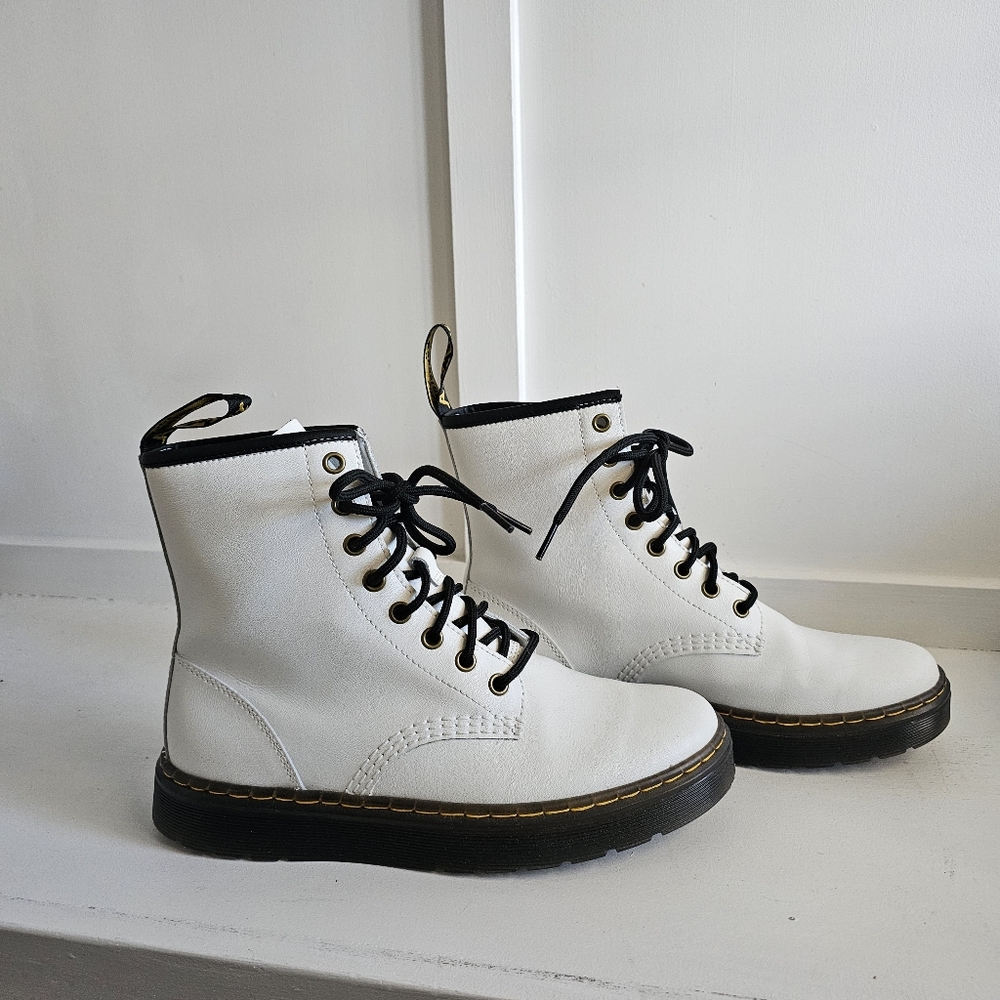 Dr. Doc Marten 1460 8 Eye Combat Boots Sz. 8/39 Like New!